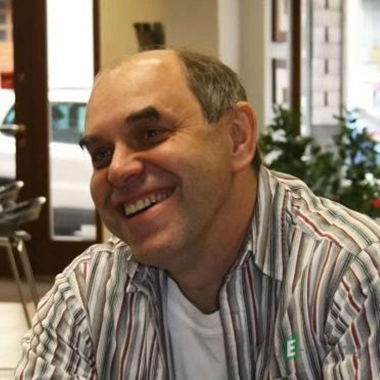 Žlutý kámen - Eduard Fiker Žlutý kámen - Eduard Fiker